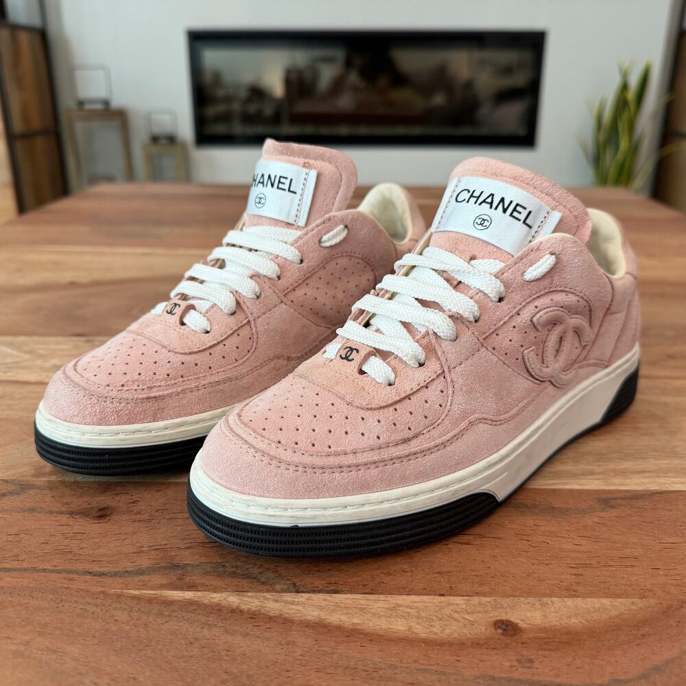 CHANEL | US 5 IT 35 | Blush Pink Suede Stitched CC Logo Low-Top Sneakers G45079